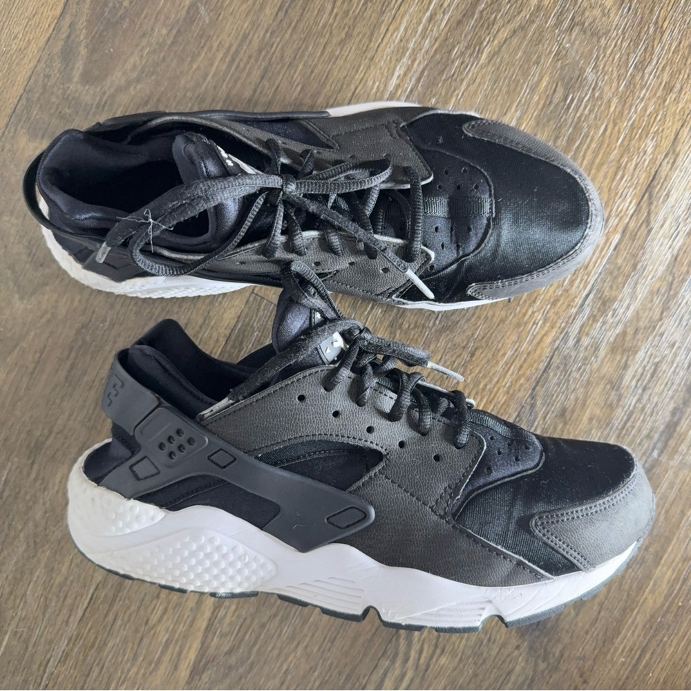 Black Nike Air Huarache Run Sneakers Size 10.5